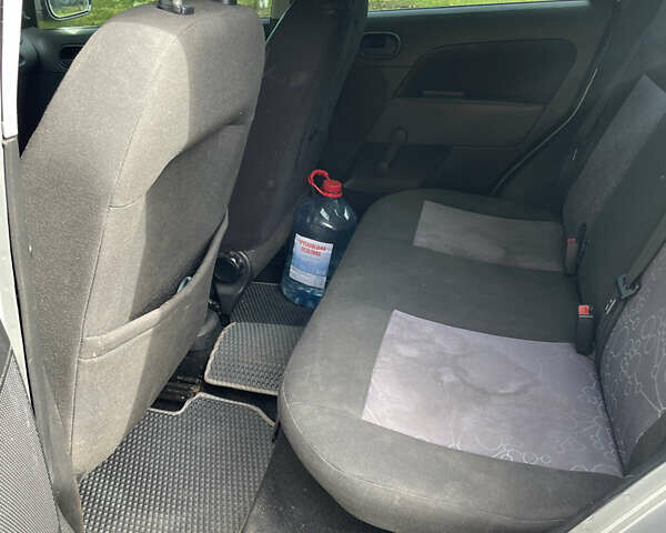 Форд Фиеста, объемом двигателя 1.4 л и пробегом 182 тыс. км за 3700 $, фото 5 на Automoto.ua