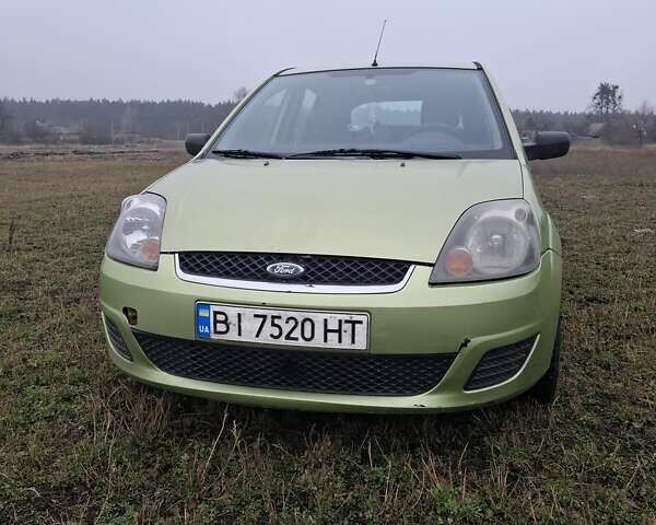 Желтый Форд Фиеста, объемом двигателя 1.39 л и пробегом 200 тыс. км за 3800 $, фото 3 на Automoto.ua