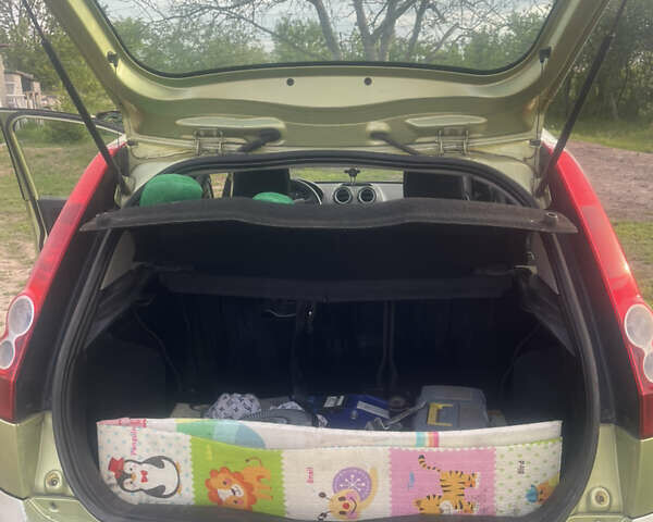 Желтый Форд Фиеста, объемом двигателя 1.24 л и пробегом 225 тыс. км за 3000 $, фото 7 на Automoto.ua