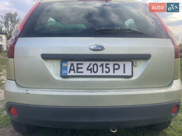 Желтый Форд Фиеста, объемом двигателя 1.24 л и пробегом 225 тыс. км за 3000 $, фото 14 на Automoto.ua