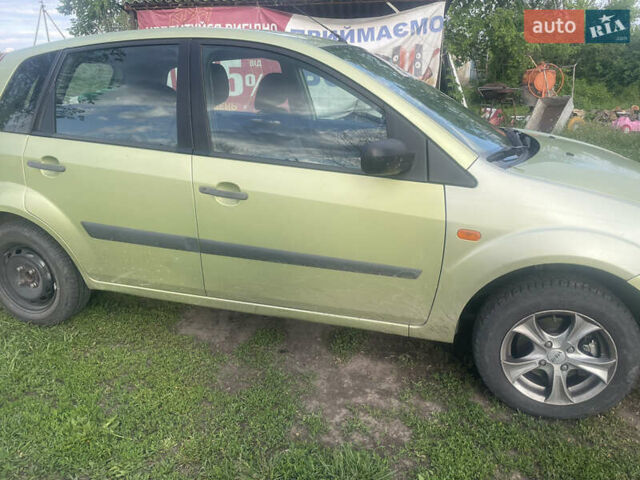 Желтый Форд Фиеста, объемом двигателя 1.24 л и пробегом 225 тыс. км за 3000 $, фото 11 на Automoto.ua