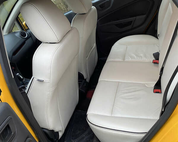 Жовтий Форд Фієста, об'ємом двигуна 1.6 л та пробігом 147 тис. км за 8000 $, фото 12 на Automoto.ua