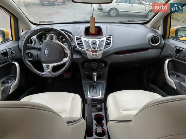 Жовтий Форд Фієста, об'ємом двигуна 1.6 л та пробігом 147 тис. км за 8000 $, фото 9 на Automoto.ua