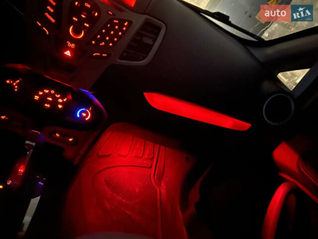 Жовтий Форд Фієста, об'ємом двигуна 1.6 л та пробігом 147 тис. км за 8000 $, фото 18 на Automoto.ua