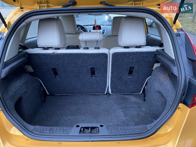 Жовтий Форд Фієста, об'ємом двигуна 1.6 л та пробігом 147 тис. км за 8000 $, фото 19 на Automoto.ua