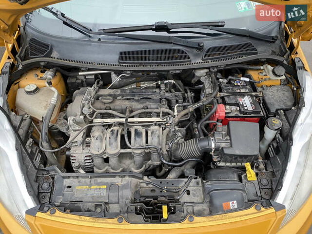 Жовтий Форд Фієста, об'ємом двигуна 1.6 л та пробігом 147 тис. км за 8000 $, фото 21 на Automoto.ua