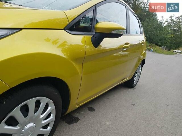 Жовтий Форд Фієста, об'ємом двигуна 1 л та пробігом 54 тис. км за 6750 $, фото 2 на Automoto.ua