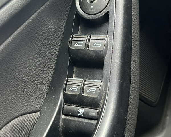 Жовтий Форд Фієста, об'ємом двигуна 1 л та пробігом 85 тис. км за 6250 $, фото 7 на Automoto.ua