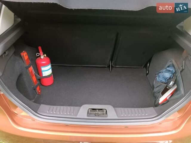 Желтый Форд Фиеста, объемом двигателя 1 л и пробегом 119 тыс. км за 5800 $, фото 12 на Automoto.ua