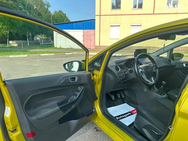 Желтый Форд Фиеста, объемом двигателя 1 л и пробегом 177 тыс. км за 6390 $, фото 16 на Automoto.ua