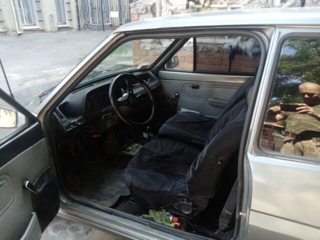 Серый Форд Фиеста, объемом двигателя 0 л и пробегом 1000 тыс. км за 899 $, фото 3 на Automoto.ua