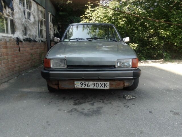 Серый Форд Фиеста, объемом двигателя 0 л и пробегом 1000 тыс. км за 899 $, фото 1 на Automoto.ua