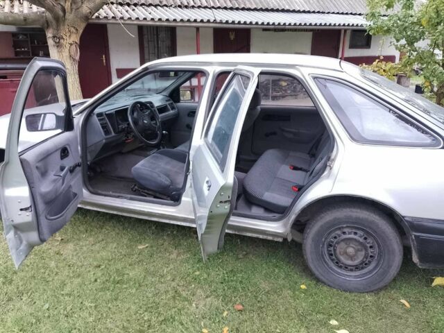 Серый Форд Фиеста, объемом двигателя 1.6 л и пробегом 600 тыс. км за 900 $, фото 4 на Automoto.ua