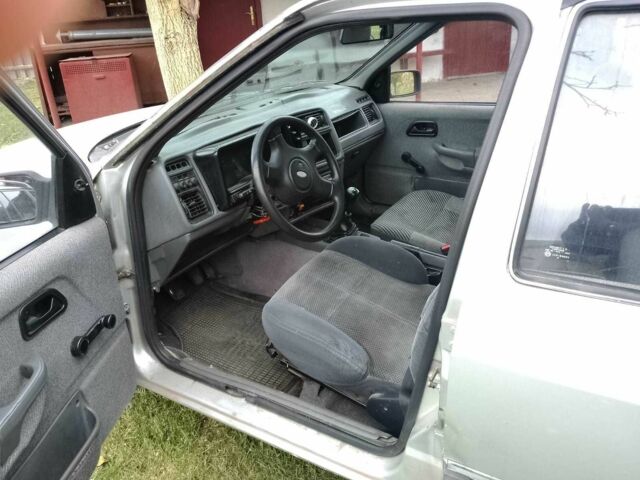 Серый Форд Фиеста, объемом двигателя 1.6 л и пробегом 600 тыс. км за 900 $, фото 1 на Automoto.ua