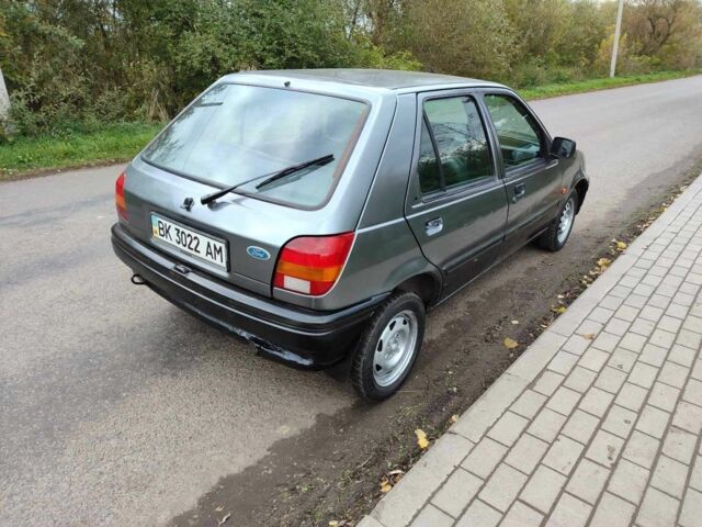 Серый Форд Фиеста, объемом двигателя 1.3 л и пробегом 70 тыс. км за 750 $, фото 6 на Automoto.ua