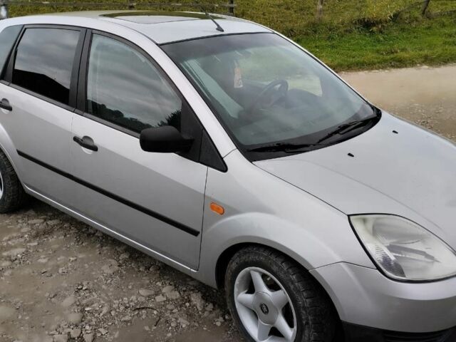 Серый Форд Фиеста, объемом двигателя 1.4 л и пробегом 300 тыс. км за 3400 $, фото 4 на Automoto.ua