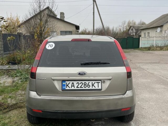 Серый Форд Фиеста, объемом двигателя 1.4 л и пробегом 237 тыс. км за 3500 $, фото 2 на Automoto.ua