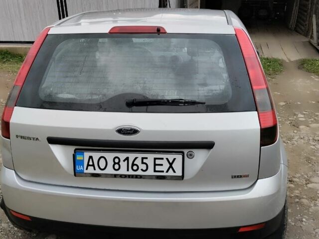 Серый Форд Фиеста, объемом двигателя 1.4 л и пробегом 300 тыс. км за 3400 $, фото 3 на Automoto.ua