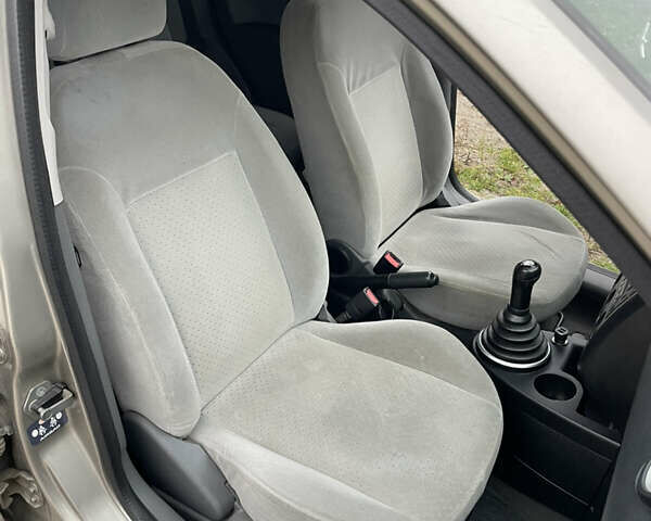 Серый Форд Фиеста, объемом двигателя 1.4 л и пробегом 237 тыс. км за 3500 $, фото 7 на Automoto.ua