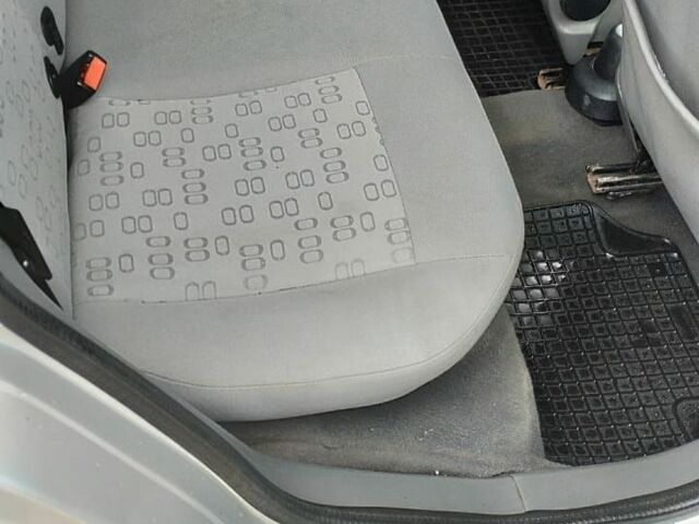 Серый Форд Фиеста, объемом двигателя 1.4 л и пробегом 300 тыс. км за 3400 $, фото 7 на Automoto.ua