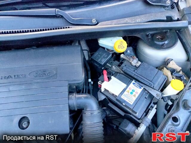 Серый Форд Фиеста, объемом двигателя 1.4 л и пробегом 1 тыс. км за 3800 $, фото 3 на Automoto.ua
