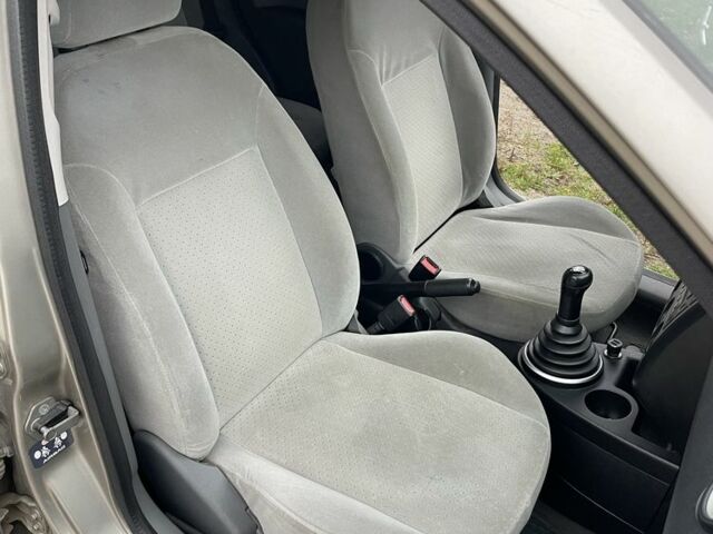 Серый Форд Фиеста, объемом двигателя 1.4 л и пробегом 237 тыс. км за 3500 $, фото 7 на Automoto.ua