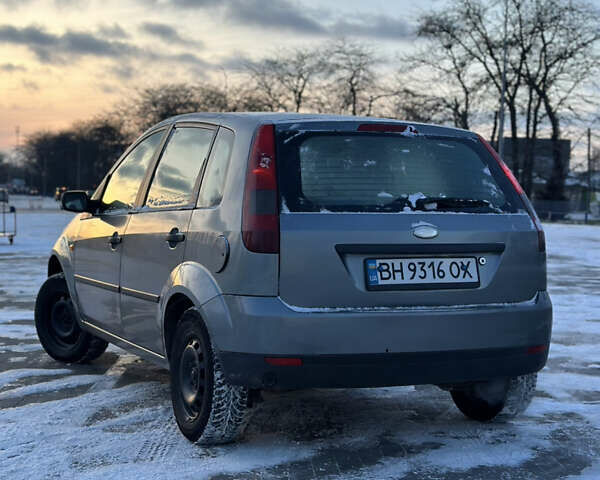 Сірий Форд Фієста, об'ємом двигуна 1.6 л та пробігом 270 тис. км за 2899 $, фото 3 на Automoto.ua
