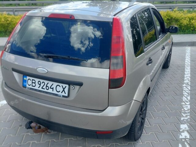 Серый Форд Фиеста, объемом двигателя 1.3 л и пробегом 303 тыс. км за 2800 $, фото 3 на Automoto.ua