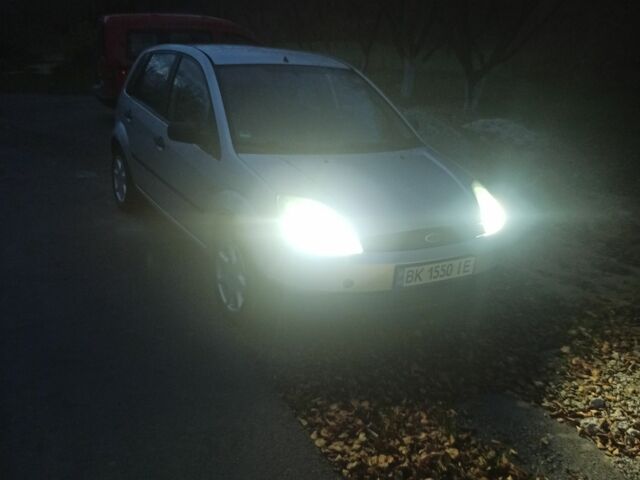 Серый Форд Фиеста, объемом двигателя 1.3 л и пробегом 187 тыс. км за 3400 $, фото 1 на Automoto.ua