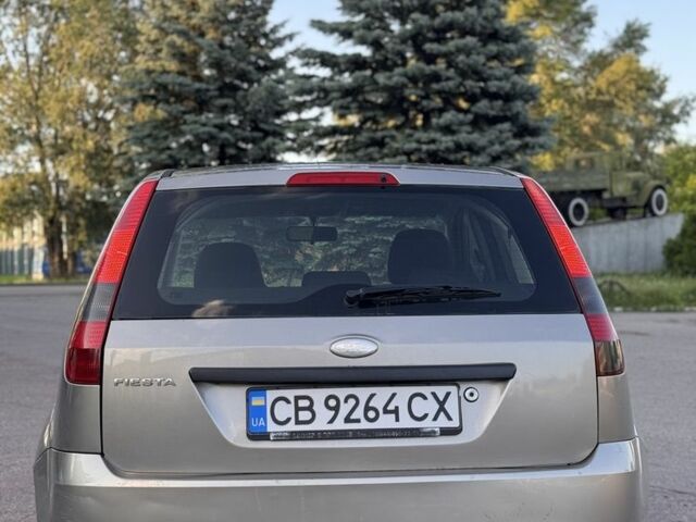 Серый Форд Фиеста, объемом двигателя 1.3 л и пробегом 303 тыс. км за 2650 $, фото 5 на Automoto.ua