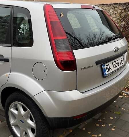 Сірий Форд Фієста, об'ємом двигуна 1.3 л та пробігом 187 тис. км за 3400 $, фото 6 на Automoto.ua