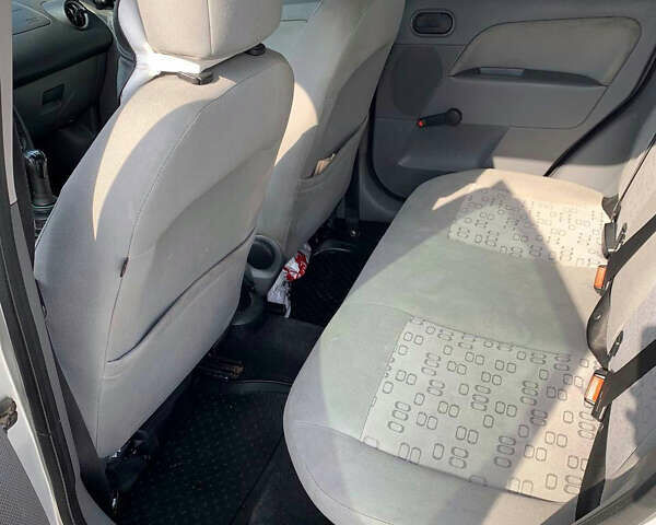 Серый Форд Фиеста, объемом двигателя 1.25 л и пробегом 290 тыс. км за 3600 $, фото 8 на Automoto.ua