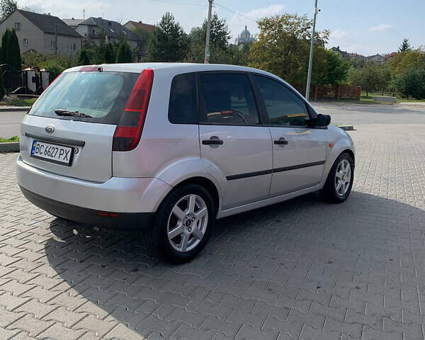 Серый Форд Фиеста, объемом двигателя 1.25 л и пробегом 290 тыс. км за 3600 $, фото 2 на Automoto.ua