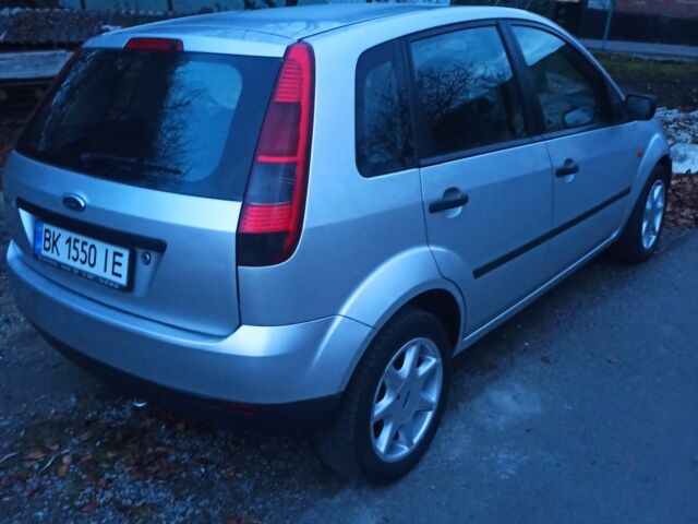 Серый Форд Фиеста, объемом двигателя 1.3 л и пробегом 187 тыс. км за 3400 $, фото 11 на Automoto.ua