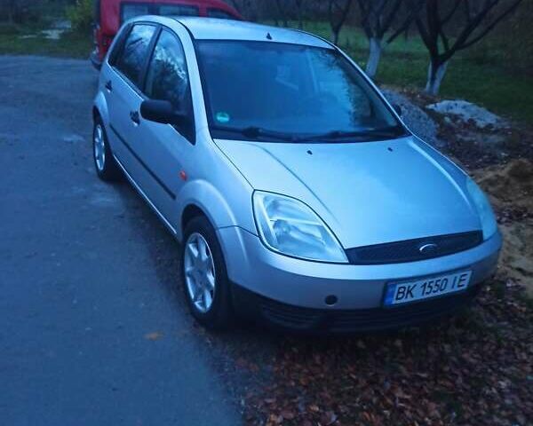 Сірий Форд Фієста, об'ємом двигуна 1.3 л та пробігом 187 тис. км за 3400 $, фото 1 на Automoto.ua