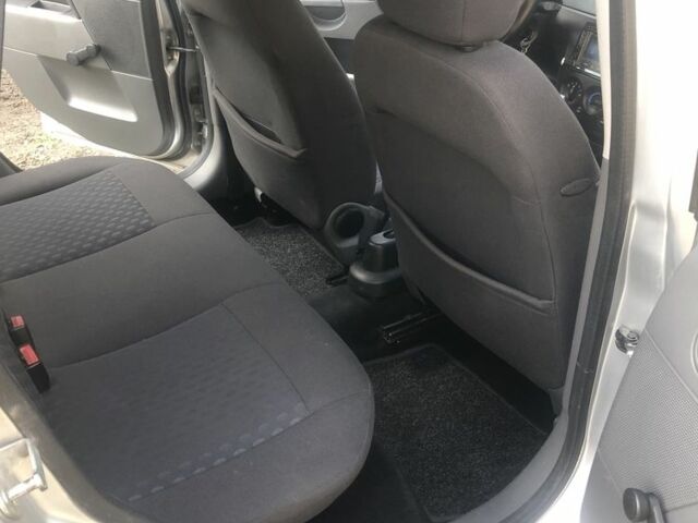 Серый Форд Фиеста, объемом двигателя 1.4 л и пробегом 174 тыс. км за 3500 $, фото 6 на Automoto.ua