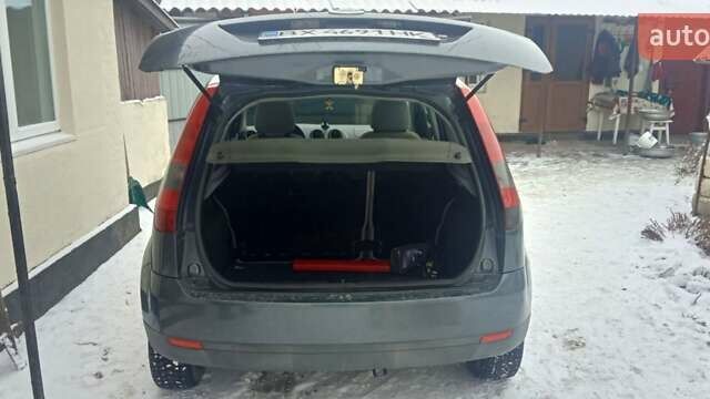 Серый Форд Фиеста, объемом двигателя 1.4 л и пробегом 159 тыс. км за 3500 $, фото 9 на Automoto.ua