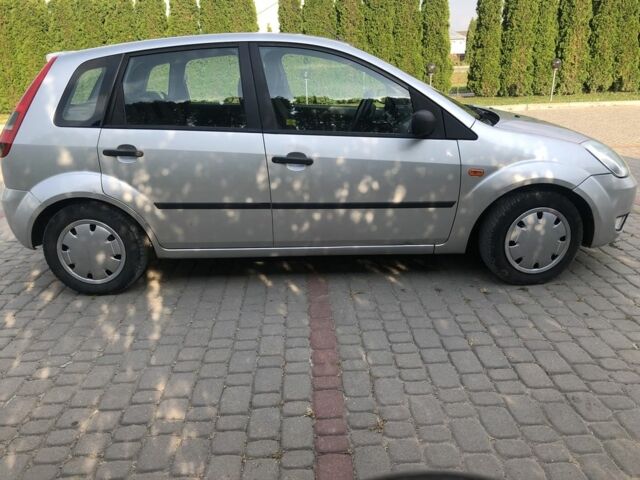 Серый Форд Фиеста, объемом двигателя 1.4 л и пробегом 174 тыс. км за 3500 $, фото 3 на Automoto.ua