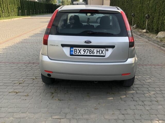 Серый Форд Фиеста, объемом двигателя 1.4 л и пробегом 174 тыс. км за 3500 $, фото 1 на Automoto.ua