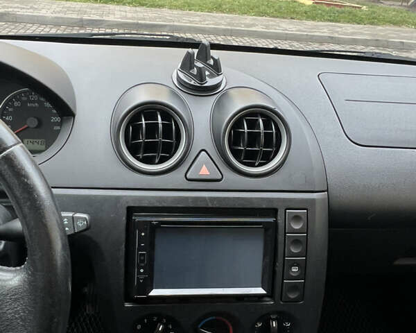 Сірий Форд Фієста, об'ємом двигуна 1.39 л та пробігом 245 тис. км за 3500 $, фото 9 на Automoto.ua