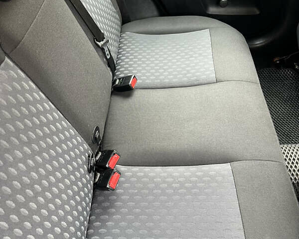 Сірий Форд Фієста, об'ємом двигуна 1.39 л та пробігом 245 тис. км за 3500 $, фото 6 на Automoto.ua