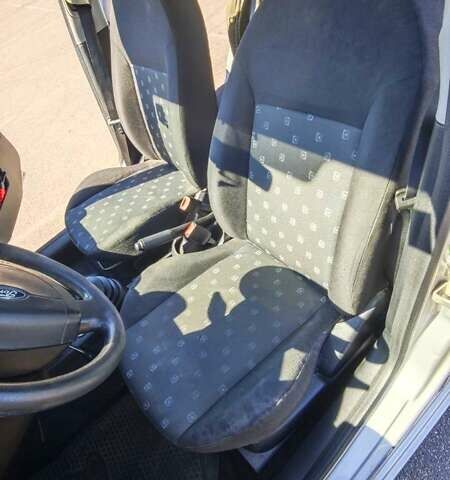 Серый Форд Фиеста, объемом двигателя 1.3 л и пробегом 205 тыс. км за 3500 $, фото 12 на Automoto.ua