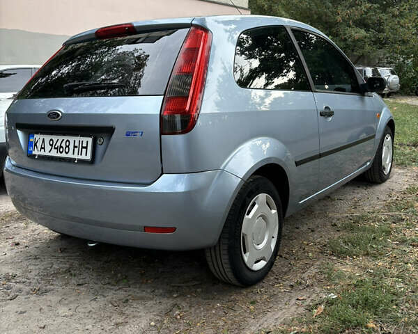 Серый Форд Фиеста, объемом двигателя 1.3 л и пробегом 115 тыс. км за 3500 $, фото 3 на Automoto.ua