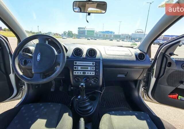 Серый Форд Фиеста, объемом двигателя 1.3 л и пробегом 205 тыс. км за 3500 $, фото 9 на Automoto.ua