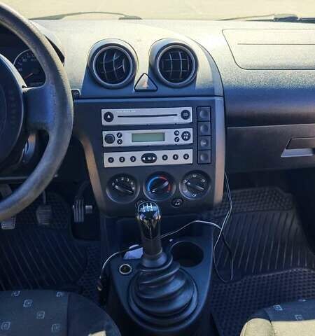 Серый Форд Фиеста, объемом двигателя 1.3 л и пробегом 205 тыс. км за 3500 $, фото 10 на Automoto.ua