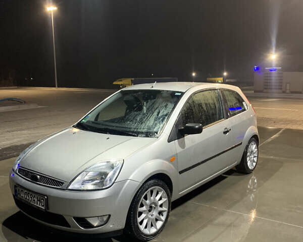 Сірий Форд Фієста, об'ємом двигуна 1.39 л та пробігом 110 тис. км за 3400 $, фото 1 на Automoto.ua