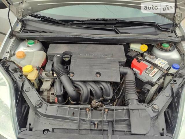Серый Форд Фиеста, объемом двигателя 1.39 л и пробегом 190 тыс. км за 3500 $, фото 14 на Automoto.ua