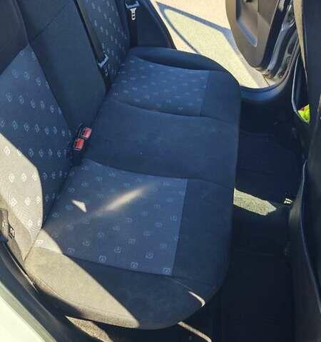 Серый Форд Фиеста, объемом двигателя 1.3 л и пробегом 205 тыс. км за 3500 $, фото 13 на Automoto.ua