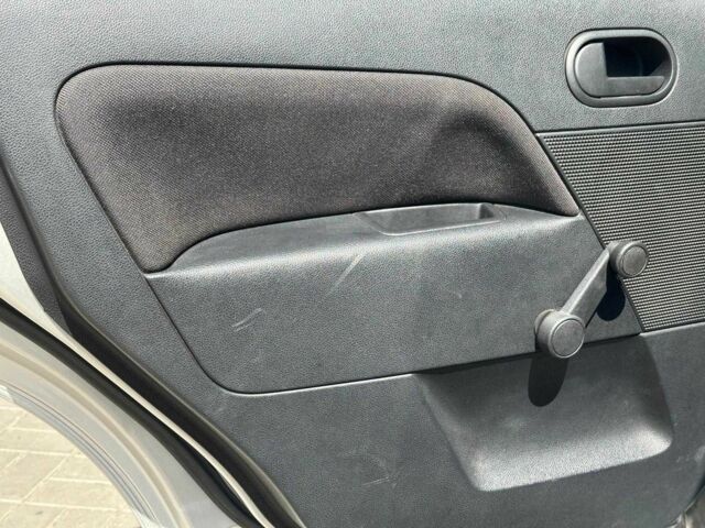 Сірий Форд Фієста, об'ємом двигуна 1.4 л та пробігом 214 тис. км за 3890 $, фото 12 на Automoto.ua