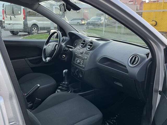 Сірий Форд Фієста, об'ємом двигуна 1.4 л та пробігом 182 тис. км за 4200 $, фото 8 на Automoto.ua